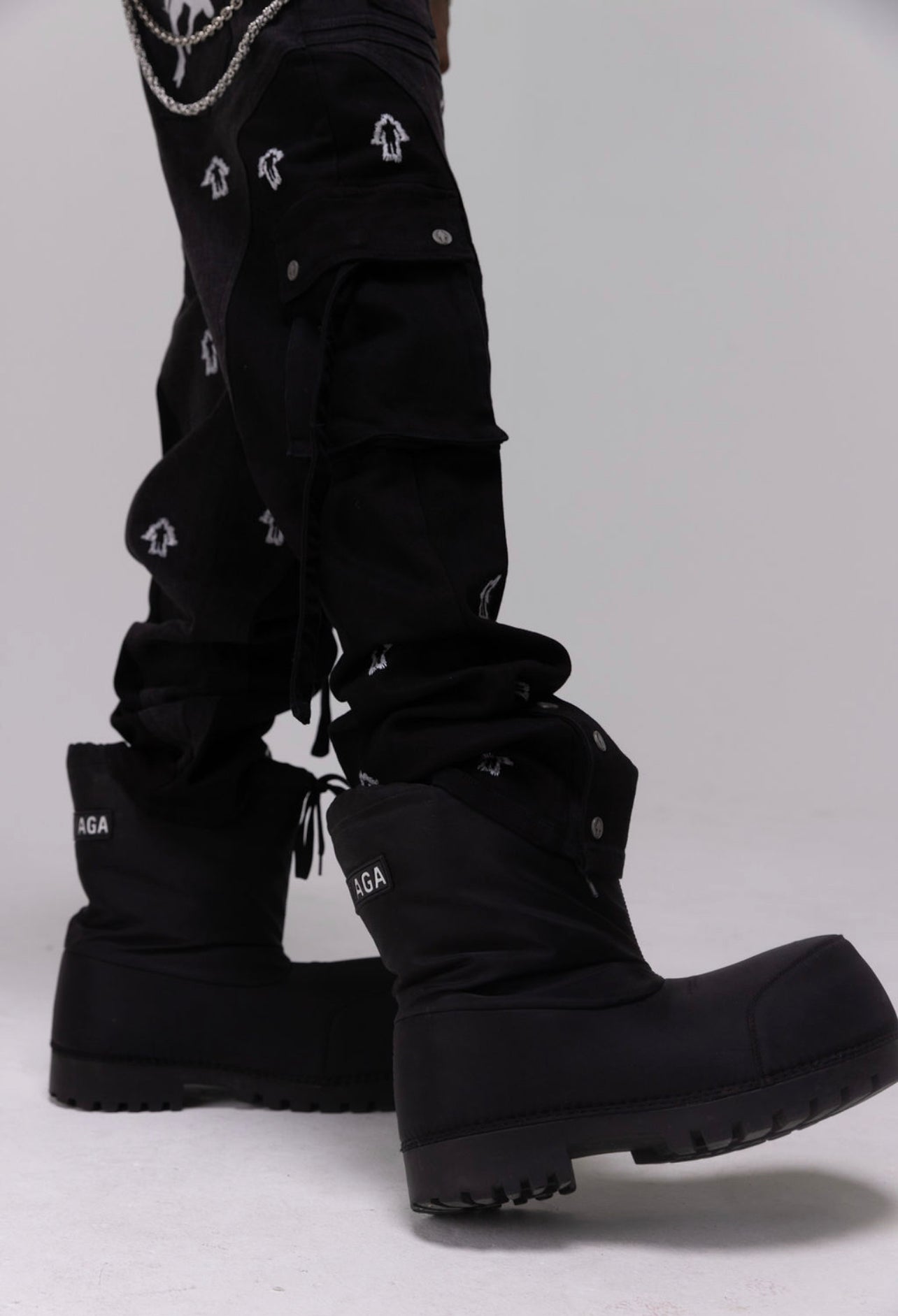 ESSENCE [SPIRITUAL AWAKENING] SNAP CARGOS “BLACK”