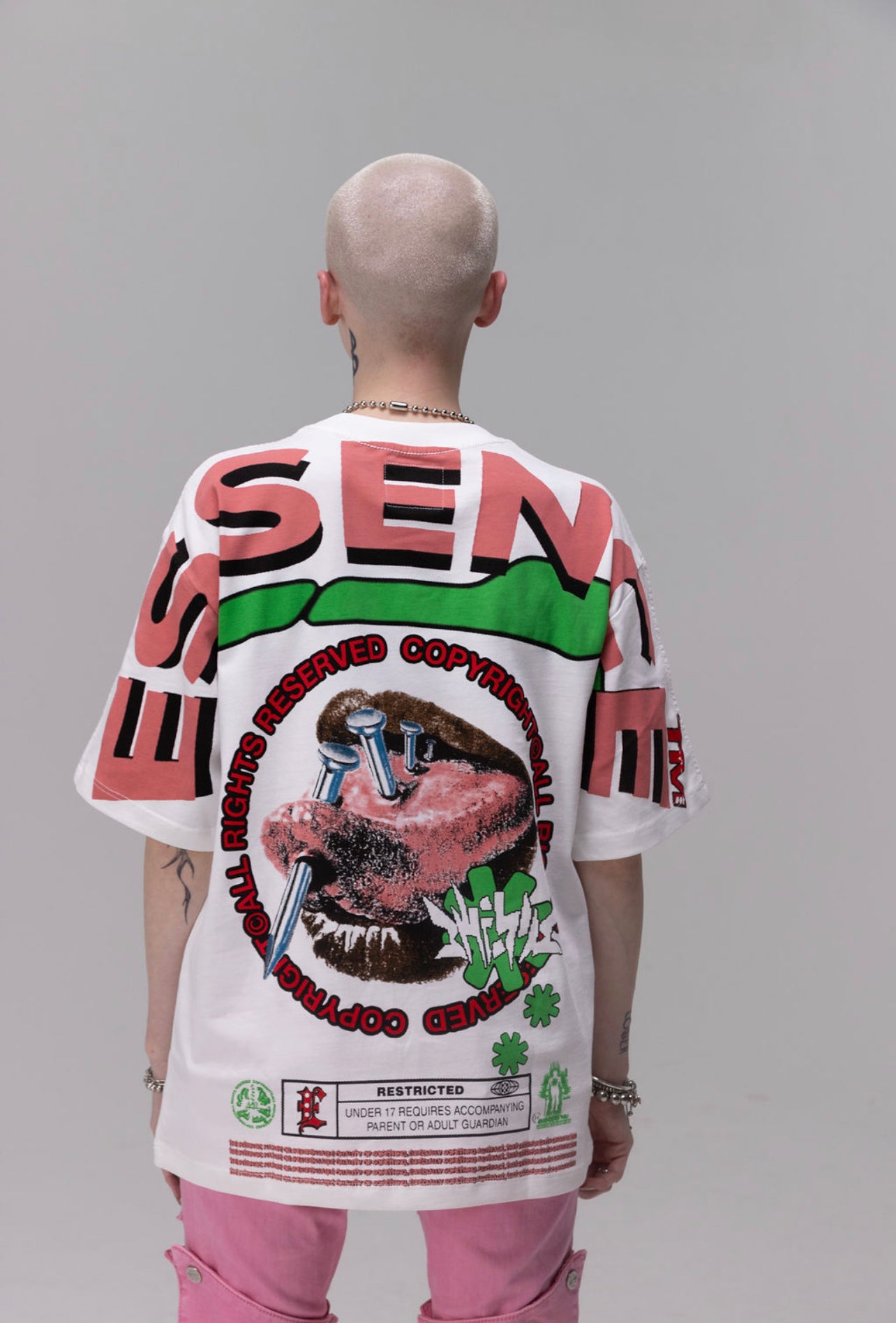 ESSENCE CHEW NAILS [T-SHIRT]