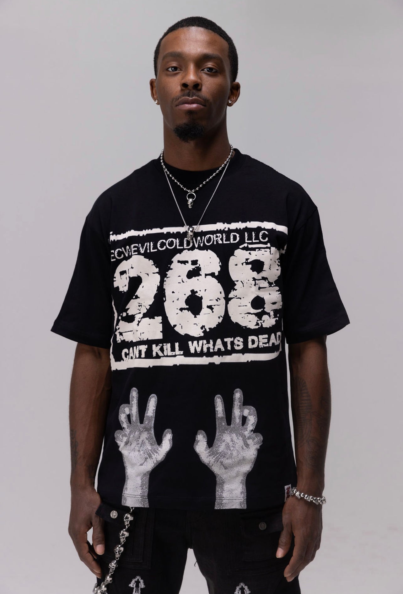 ESSENCE 26:8 T-SHIRT [BLACK]